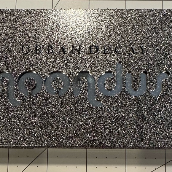 New - Urban Decay moondust palette. - Picture 4 of 11